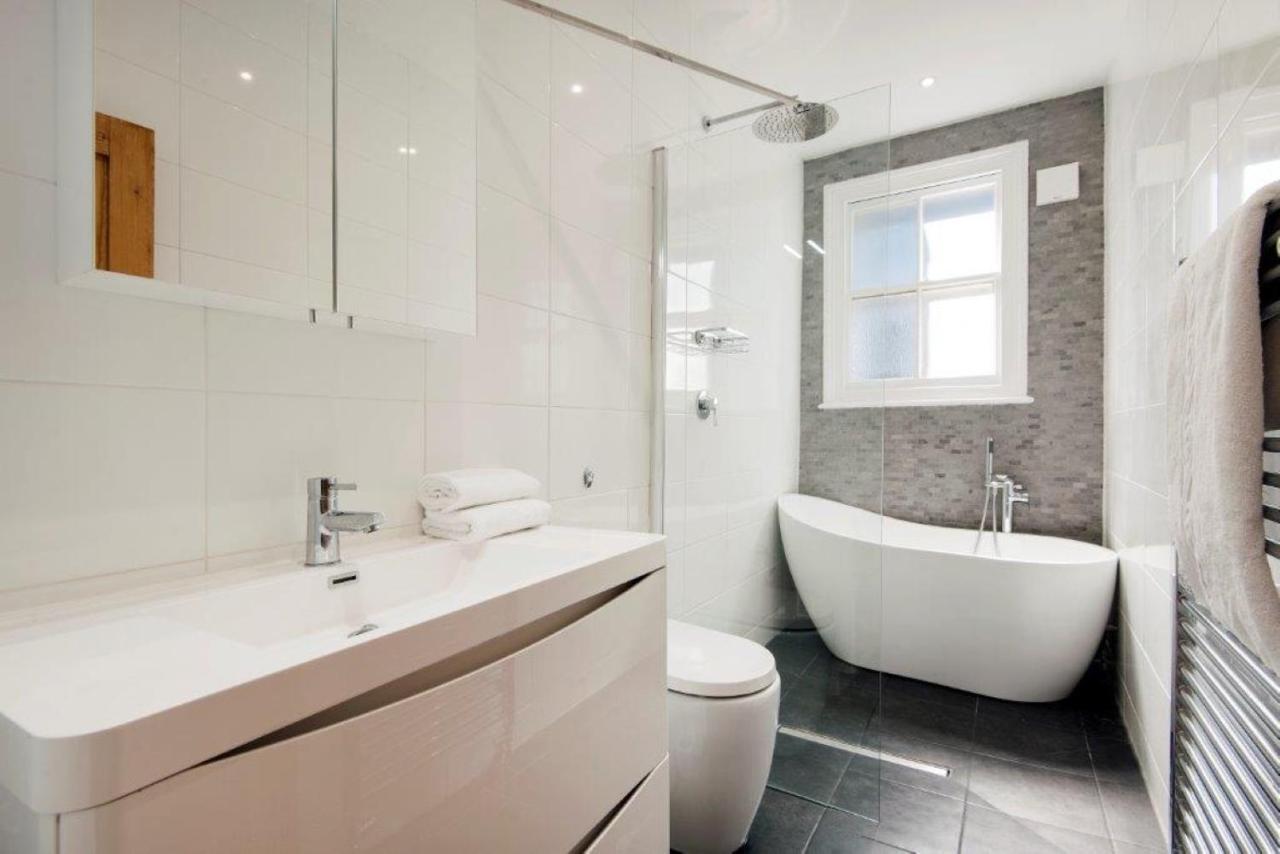 Modern Family Home In London Close To Amenities And Train Londres Exterior foto