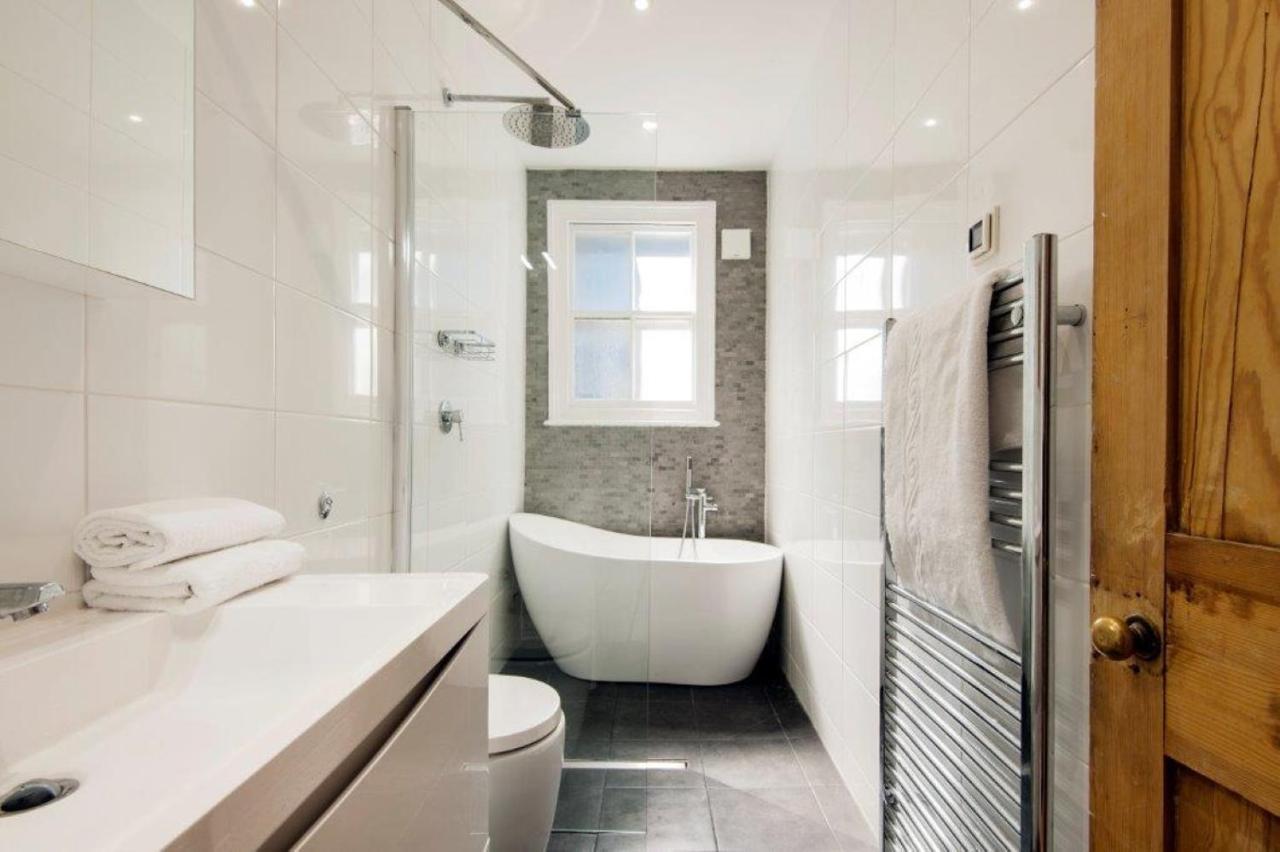 Modern Family Home In London Close To Amenities And Train Londres Exterior foto