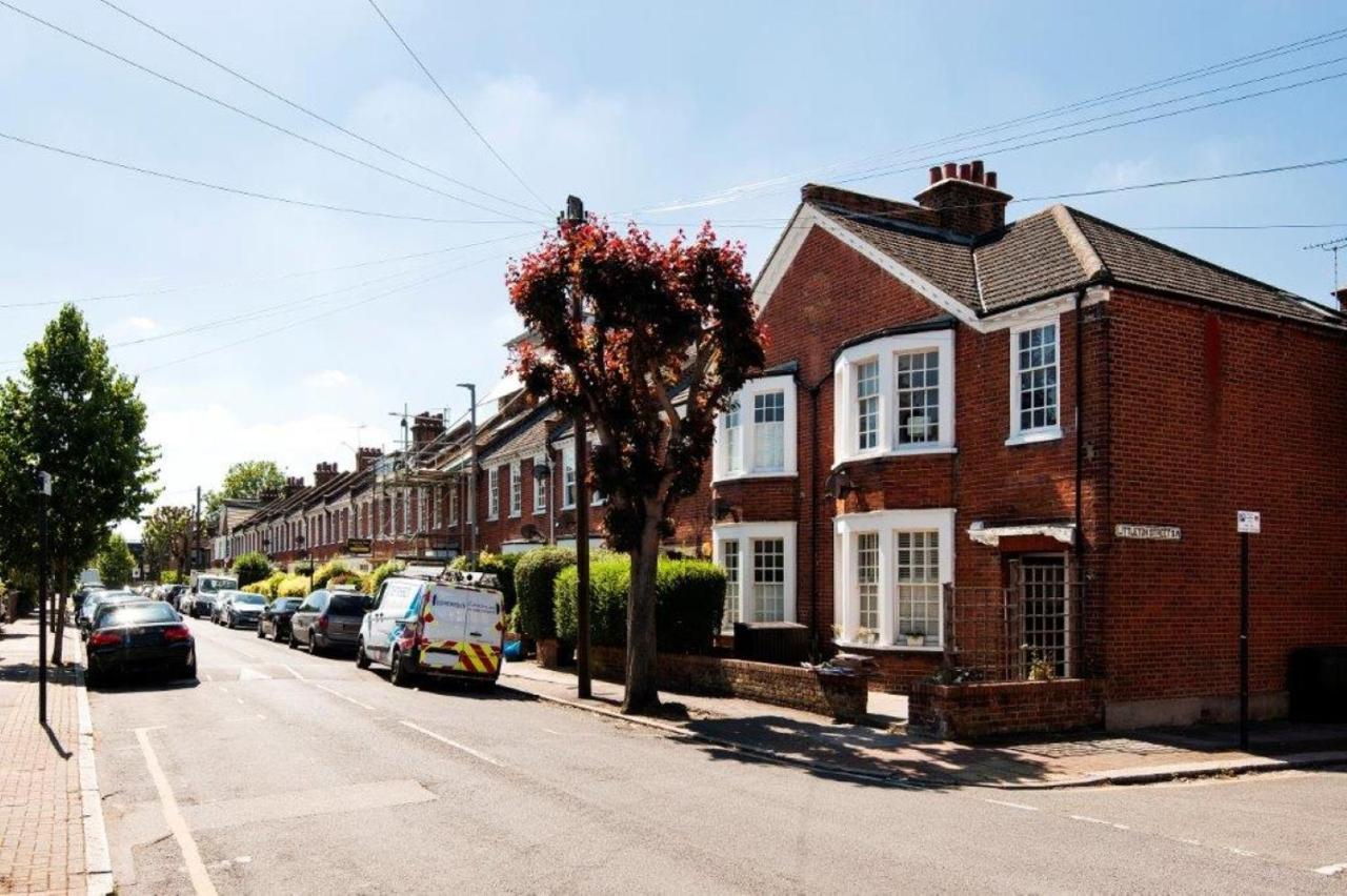 Modern Family Home In London Close To Amenities And Train Londres Exterior foto